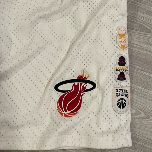 Mitchell & Ness Wade Miami Heat Swingman 2006 Legacy Shorts White Men’s Size XL - Picture 3 of 10